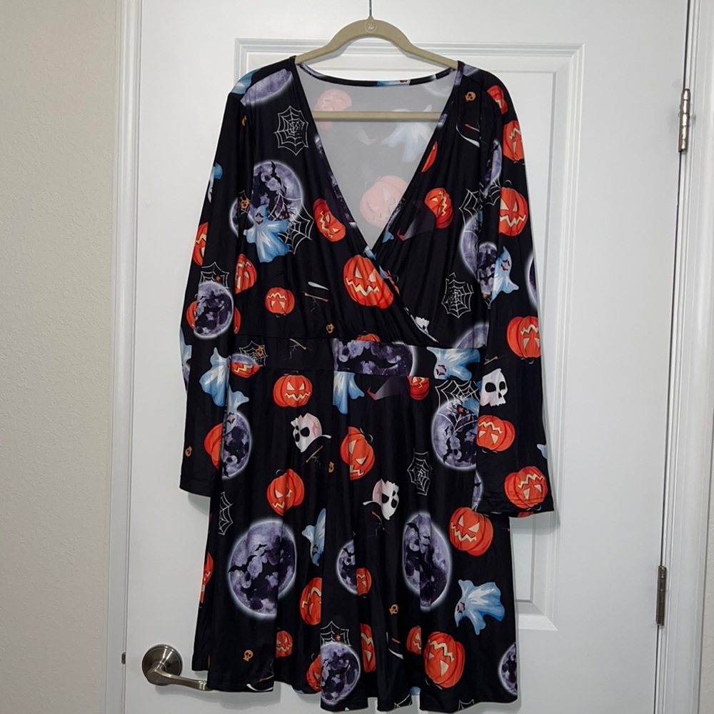 NWOT Spooky Halloween Theme Dress